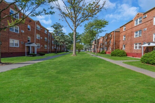 Photo - Chilton Hall Apartments