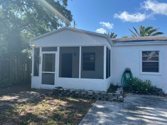 Building Photo - 132 E Central Blvd Rental