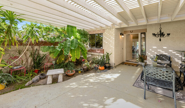 101 Avellino Cir