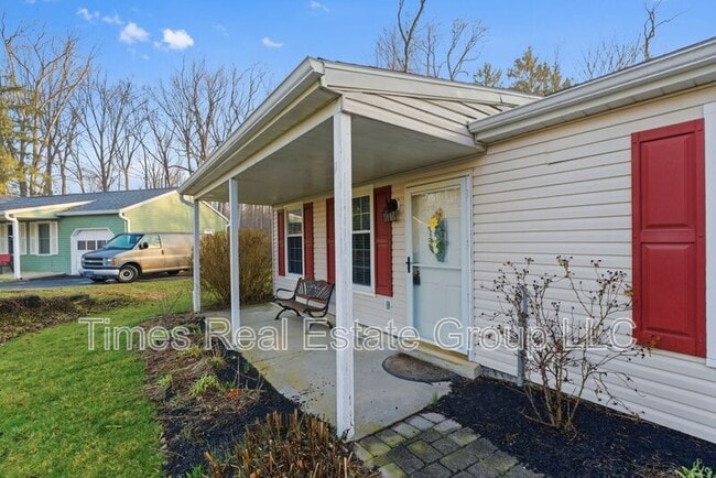 Photo - 136 Brookfield Ct