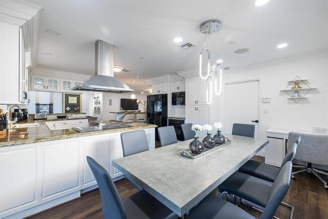 Photo - 1419 NE 57th St