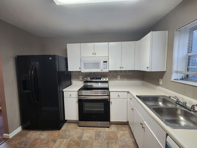 Photo - 5886 Ravensway Dr