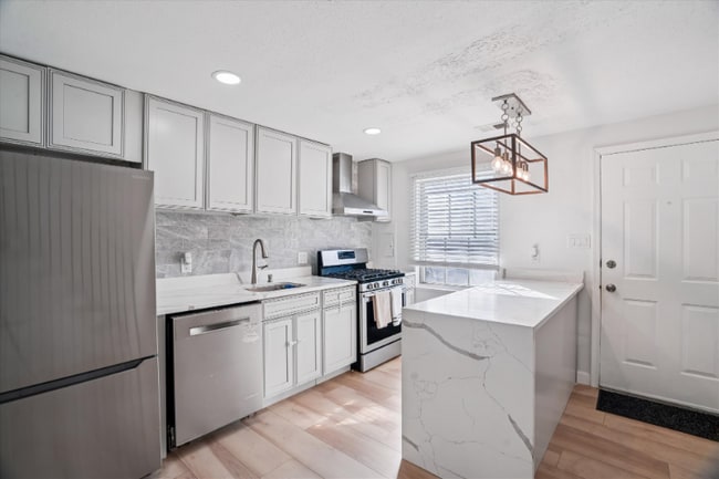 Photo - 1925 Dutch Village Dr