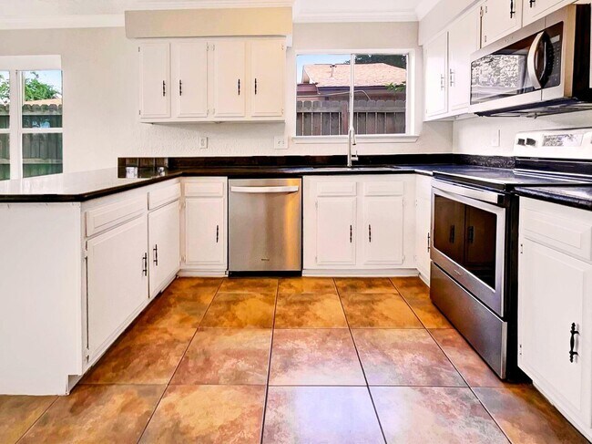 Photo - 7422 Breccia Dr