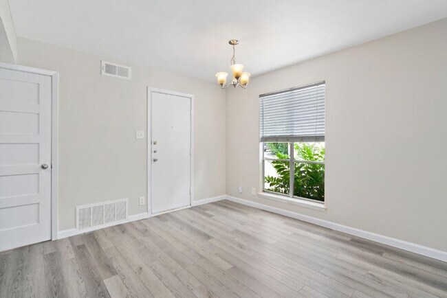 Photo - 1813 Woodland Ave