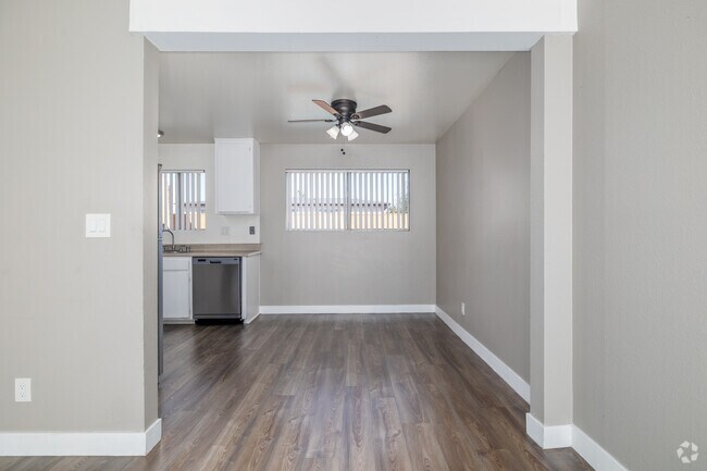 2BR, 2BA - 1,000SF - Kitchen