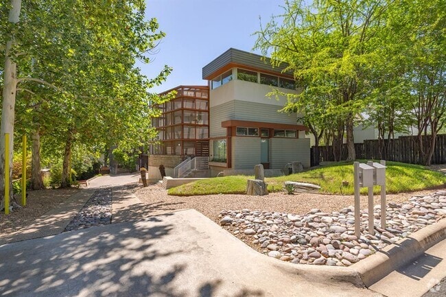 Building Photo - 2801 Oak Crest Ave Rental