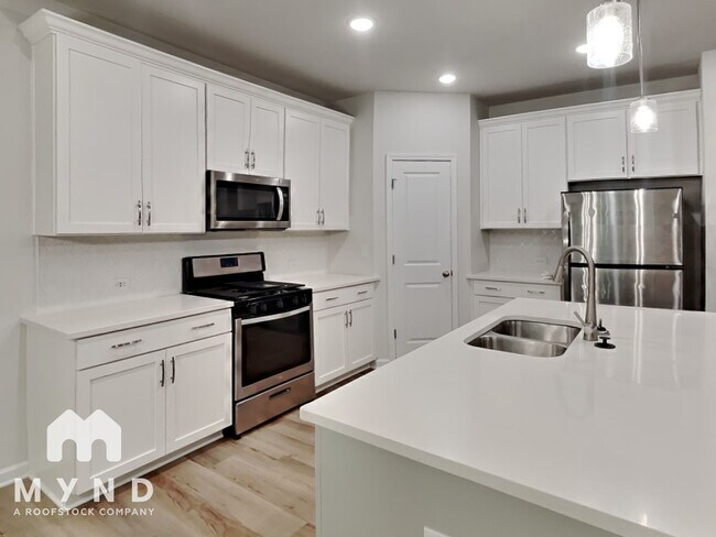 Photo - 757 Riverwood Pass