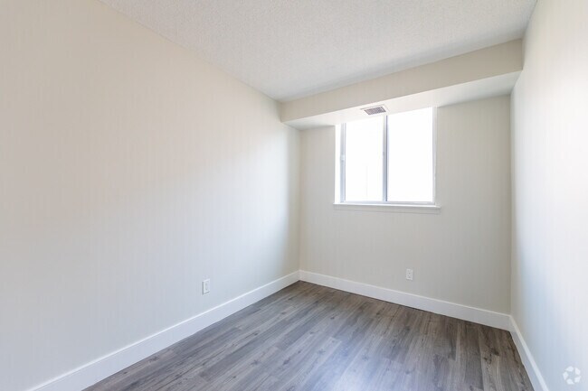 3BR, 2BA - 925SF - Bedroom - 295 Dufferin Street
