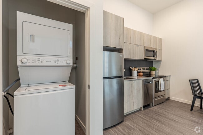 1BR, 1BA - 437SF - MF 15 - N. Emerson