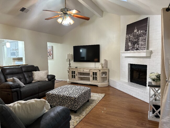 Photo - 36 N High Oaks Cir