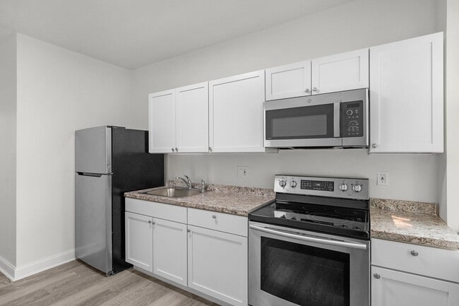 Building Photo - Gorgeous 4 Bedroom is Penn North