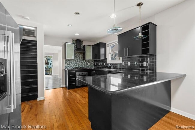 Photo - 520 E Hazelhurst St