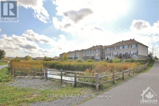 Photo - 608 Pepperville Crescent