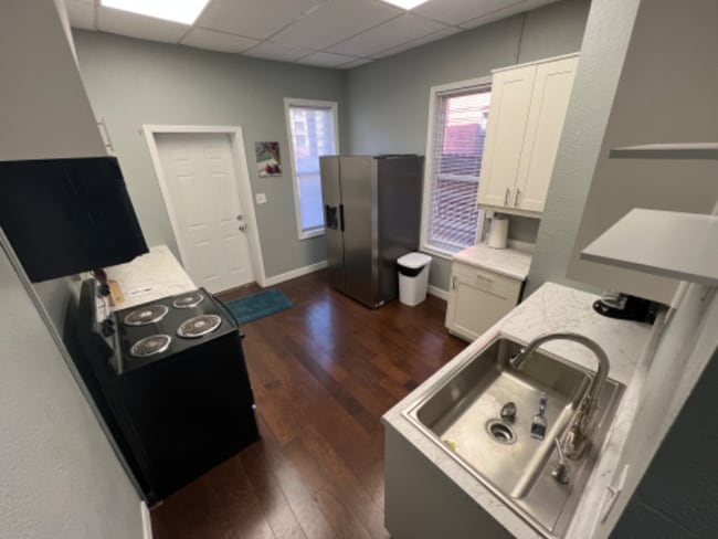 Photo - 933 White St