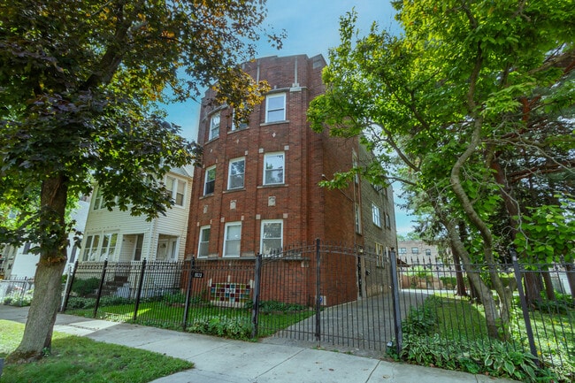 Building Photo - 1133 E 81st Pl Unit 2