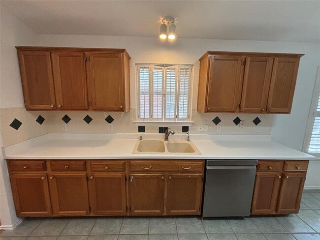 Photo - 1300 Leah Ln