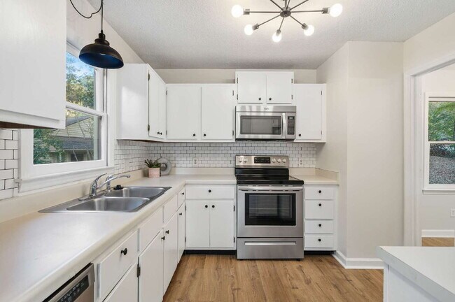 Photo - 3-Bed Spacious End Unit Townhouse