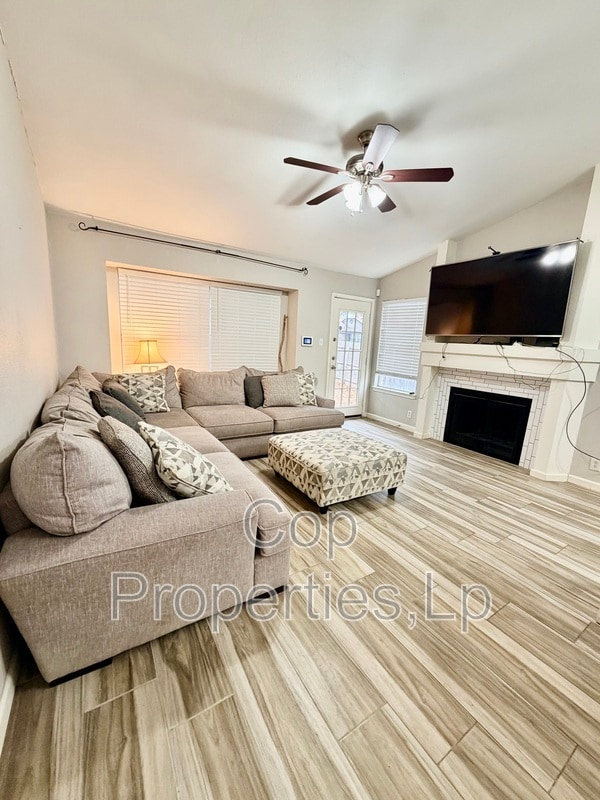 Photo - 6338 Broadmeadow