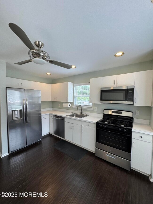 Photo - 81 Atrium Way