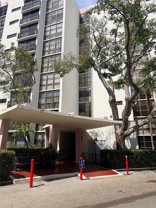 Building Photo - 17021 N Bay Rd Unit 326