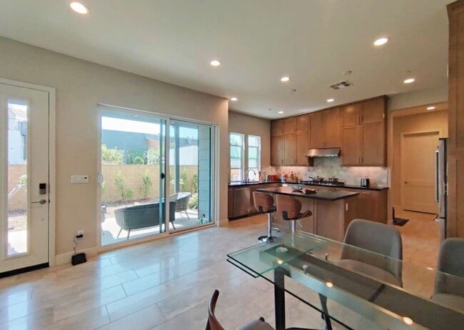 Building Photo - 371 Novel