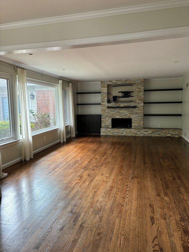 Photo - 6805 Millwood Rd