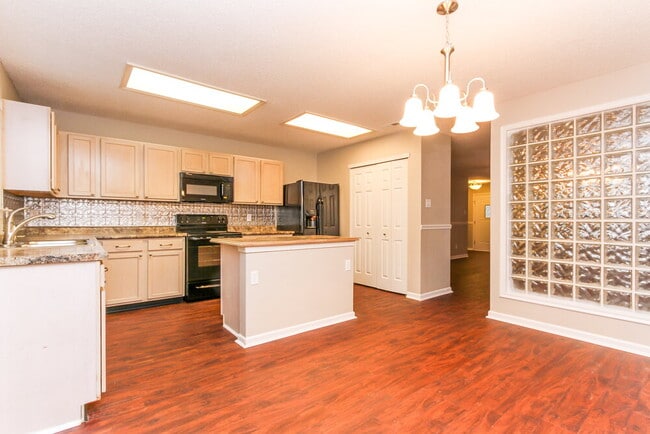 Photo - 2425 Woodmont Ct