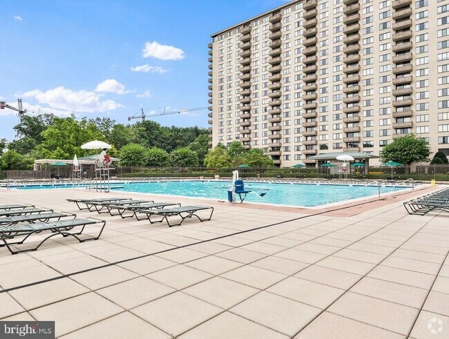 Building Photo - 5225 Pooks Hill Rd Unit 920N Rental