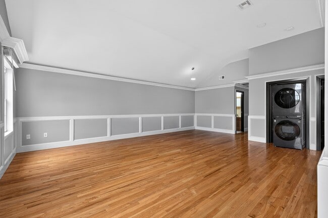 Building Photo - 188 Lembeck Ave Unit #2