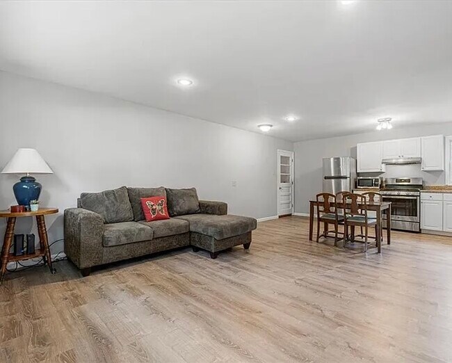 Photo - 284 Ramsey Ln