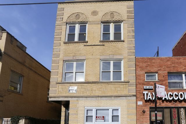 Building Photo - 2944 W Montrose Ave