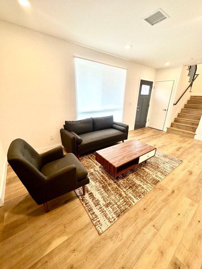 Building Photo - 1543 W 37th Pl Unit 1543 w 37th Pl