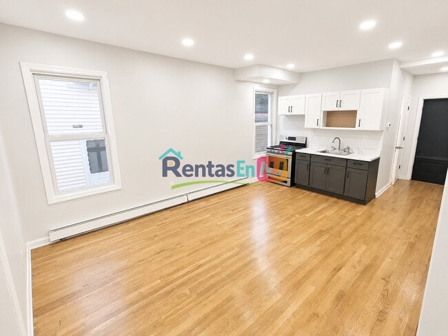 Photo - 10 Rodwell Ave Unidad 1B