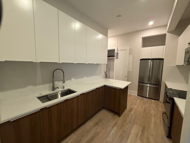 Building Photo - 138 Newbury St Unit 2F Rental