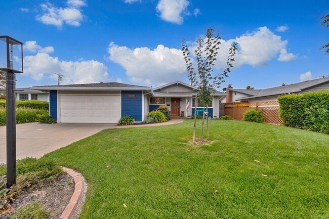 Building Photo - Charmingly Remodeled 3 Bed, 2 Bath Home Ne...