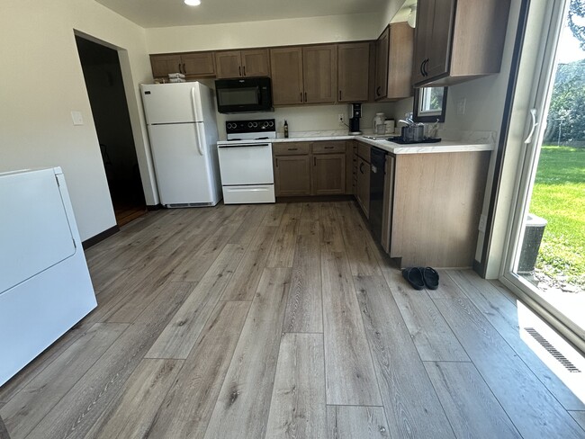 Photo - 1421 Starbeck Cir