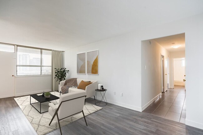 Photo - Evans Apartments