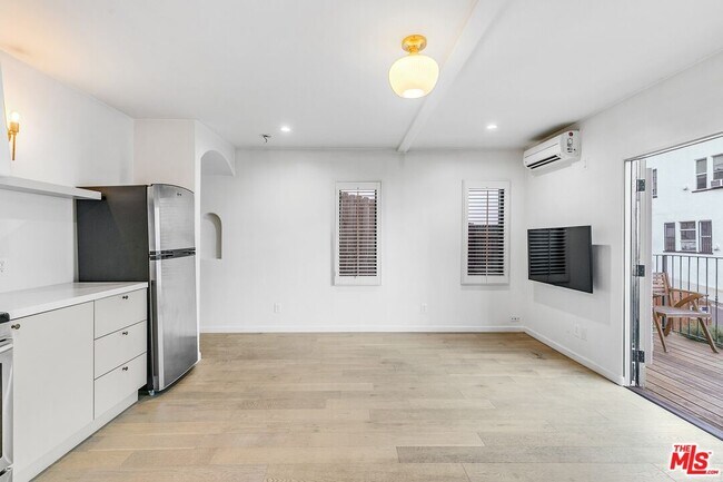 Photo - 3206 Larissa Dr