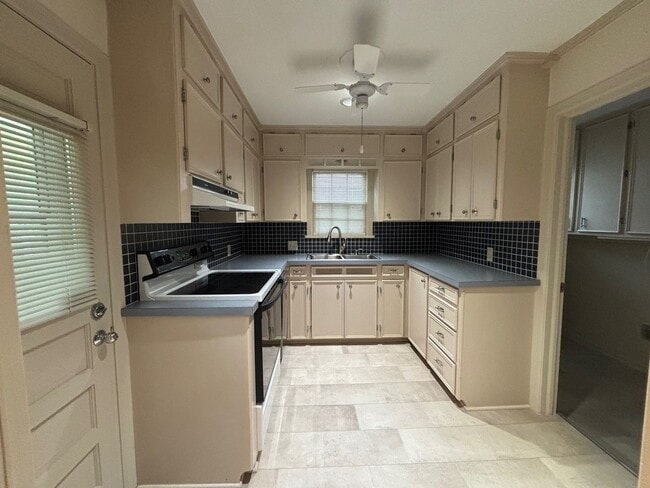 Photo - 2 bedroom 1 bath home with 1 car garage! Available to Rent or Rent to Own!