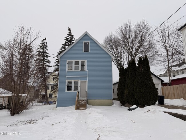 Building Photo - 15 James St