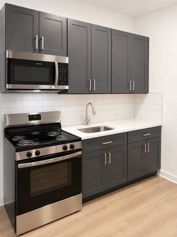124 W College St Unit 4