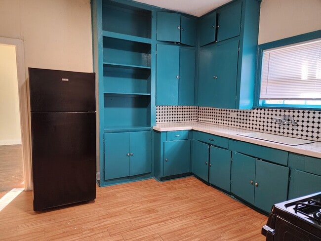 Photo - 112 W North Loop Blvd