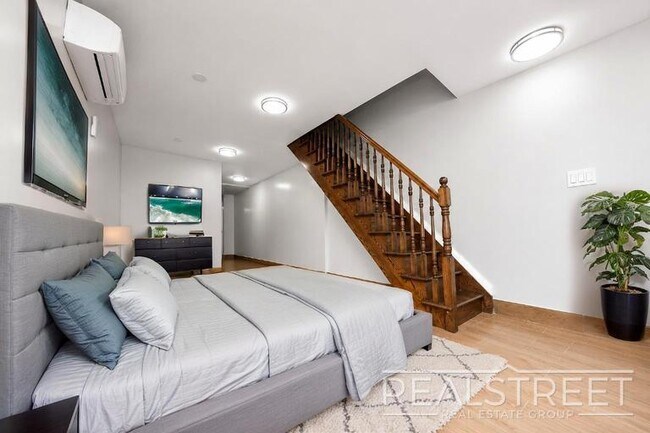 Photo - Modern 3 Bed 1.5 Bath in Stuyvesant Hieghts Unit 2L