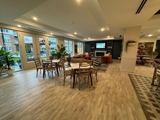 Elevated Entertainment: Clubhouse with Scenic Courtyard Views - Triton Glen - Innsbrook