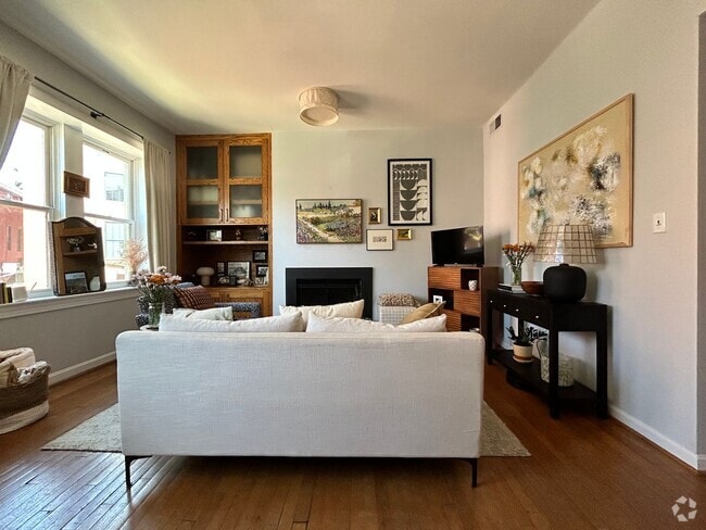 Building Photo - Beautiful Dupont 1Br w/ Historic Charm, 97... Unit 26 Rental