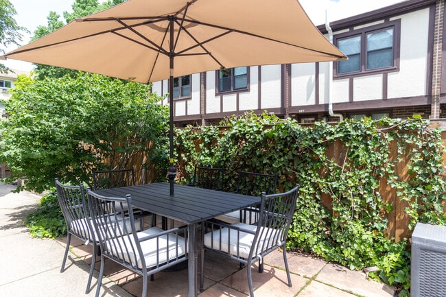 Photo - 1111 Superior Street Unidad 1