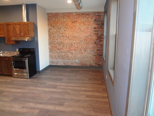 Photo - 320 E Main St Unit 200