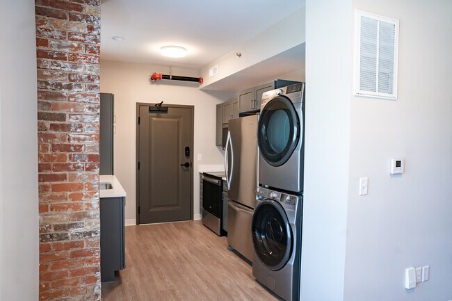 Photo - 534 S Main St