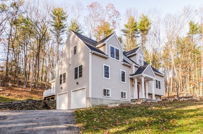 Building Photo - 718 Main St